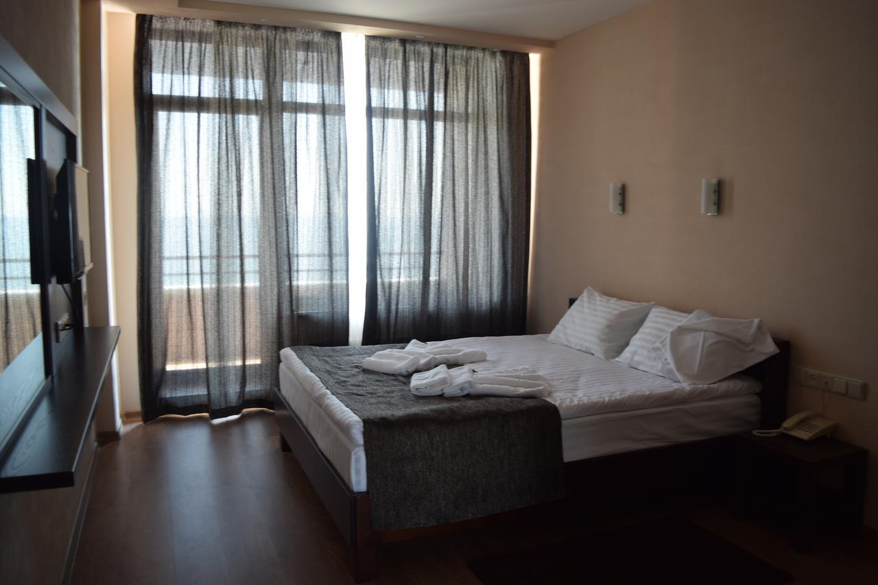 Viro Hotel Chernomorsk Exterior foto